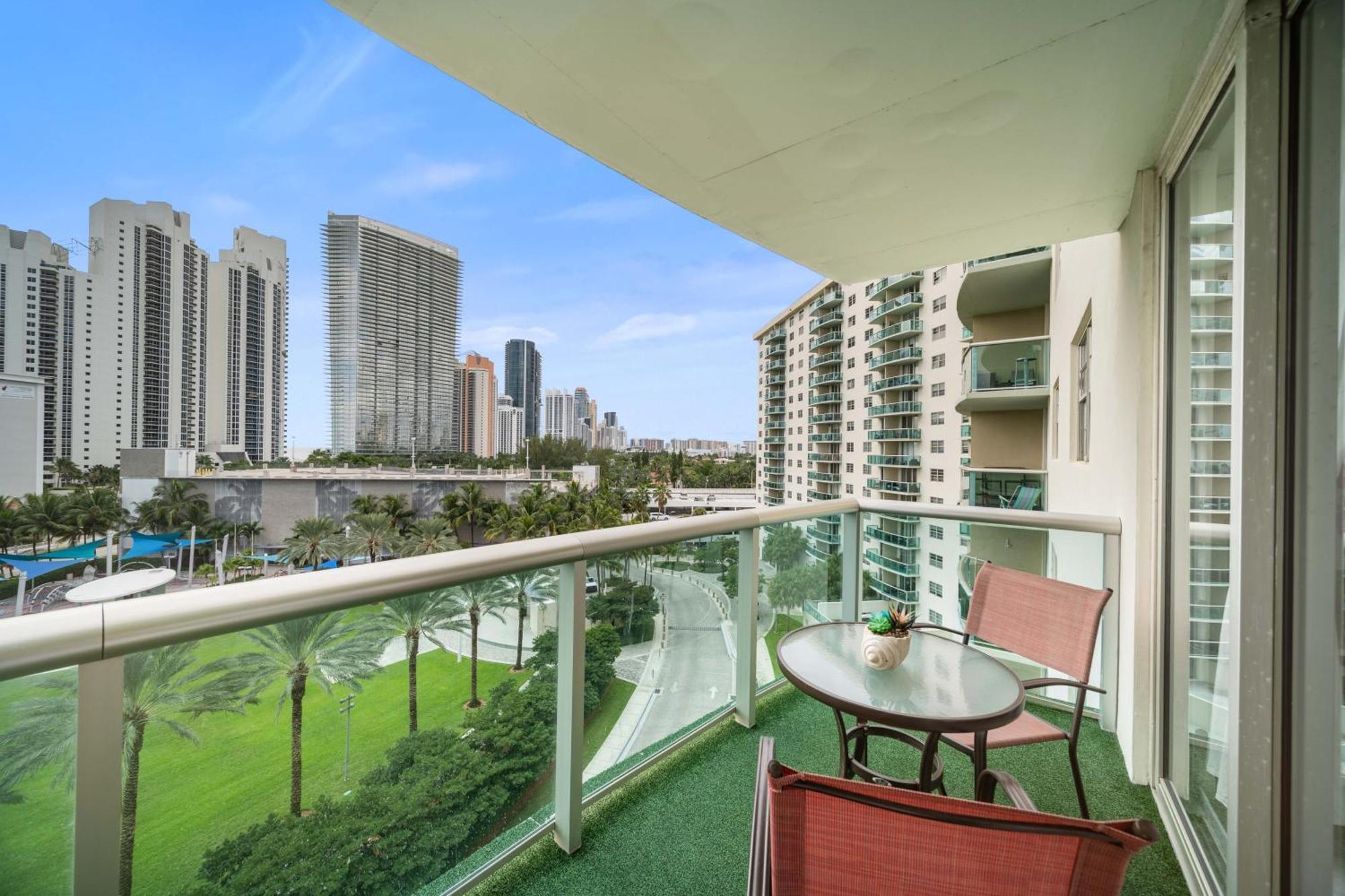 Cozy Ocean Views Condo With Pool & Tennis Court ซันนีไอลส์บีช ภายนอก รูปภาพ